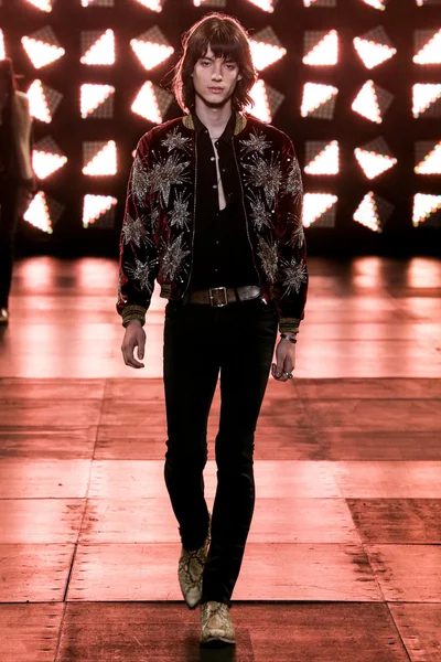 Look 3